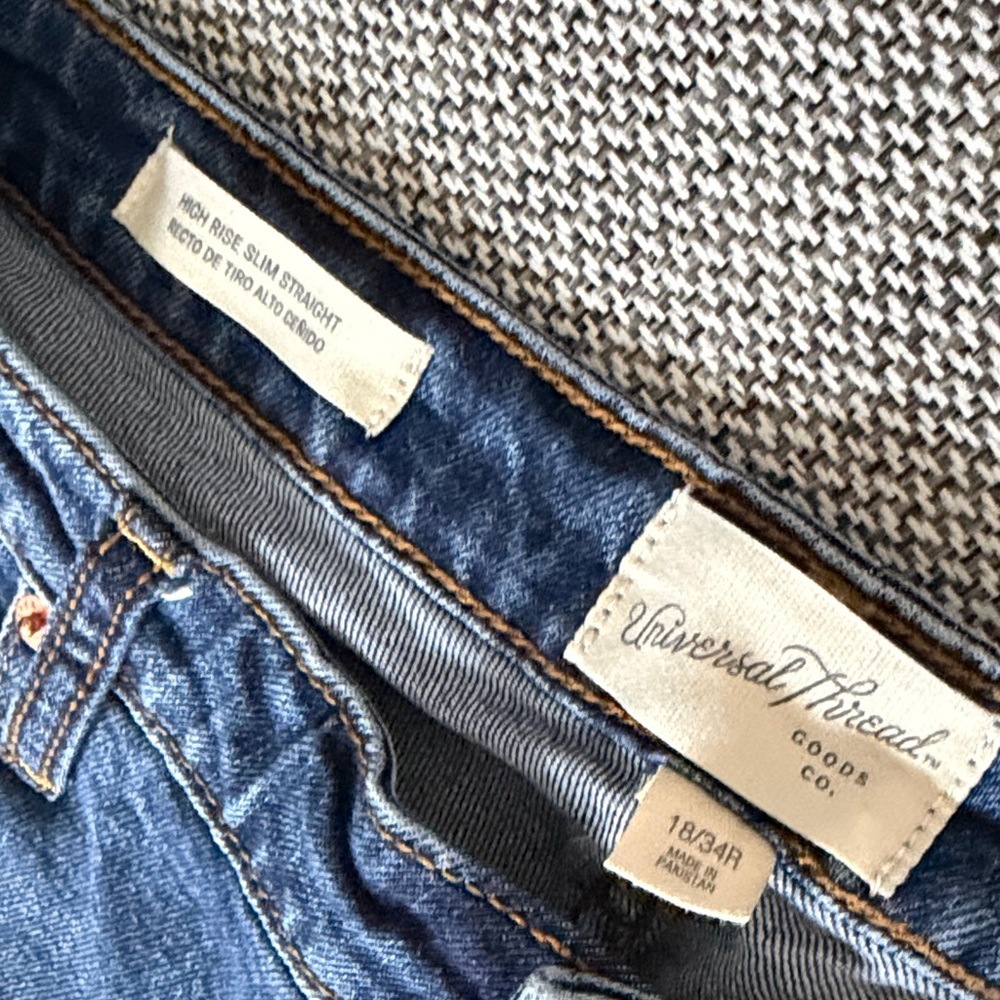 Dark Blue Universal Thread Distressed Women's Jeans 18/34R - Picture 2 of 8